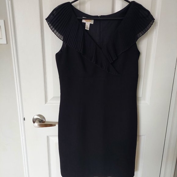 Talbots Black Sleeveless Ruffled Neckline Knee Length Size 8 - Picture 7 of 7